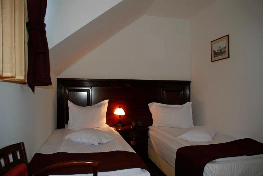 Hanul Domnesc Braşov Habitación foto