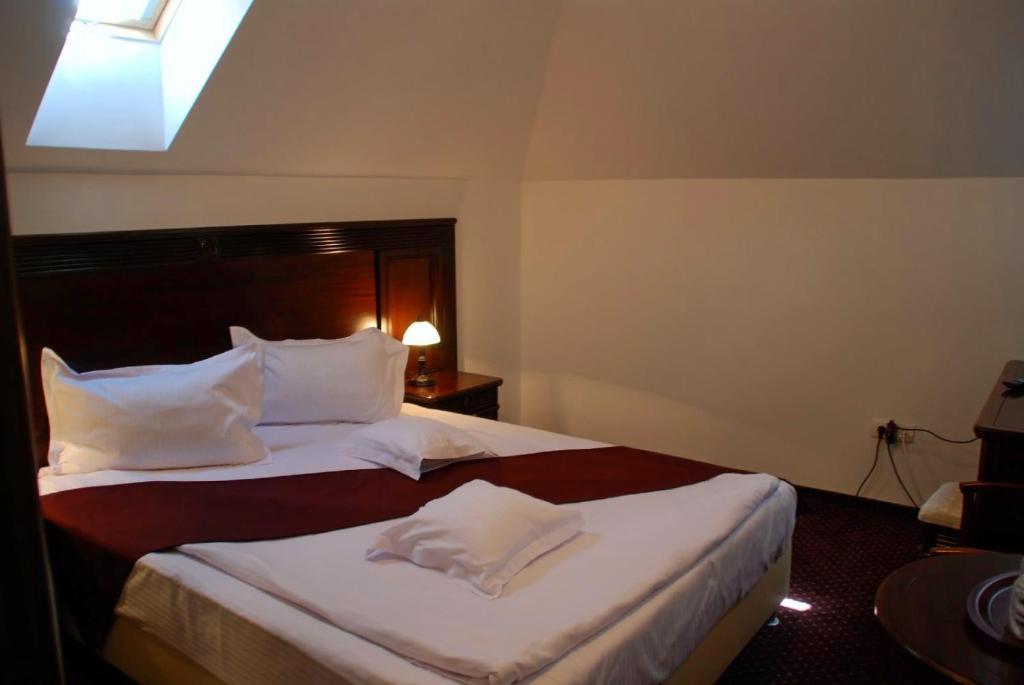 Hanul Domnesc Braşov Habitación foto